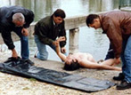 TOD IM SEICHTEN WASSER